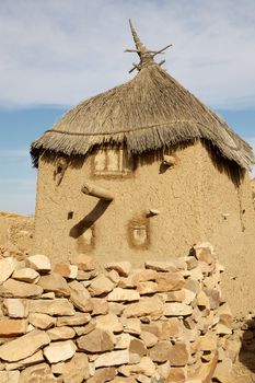 The Bandiagara site is an outstanding landscape of cliffs and sandy plateaux with some beautiful Dogon architecture