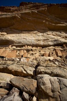 The Bandiagara site is an outstanding landscape of cliffs and sandy plateaux with some beautiful Dogon architecture