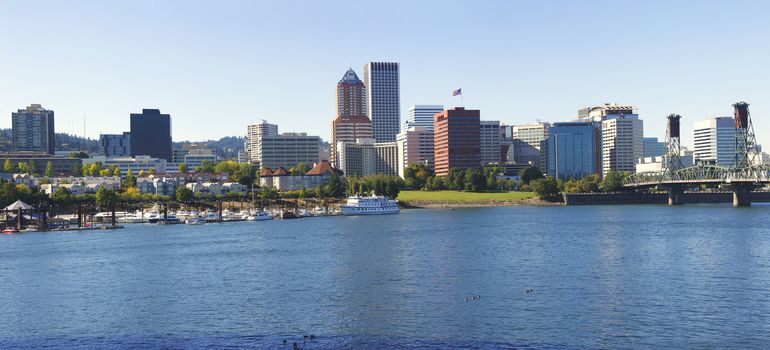 A panoramic view of the city of Portland Oregon and Hawthorne bridge.