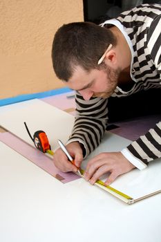 Workers laid laminate in home renovation