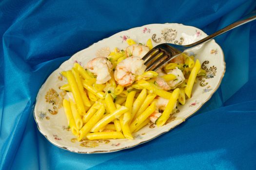 italian pasta with saffron and shrimp 