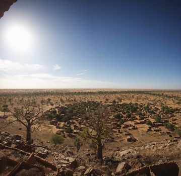 The Bandiagara site is an outstanding landscape of cliffs and sandy plateaux with some beautiful Dogon architecture