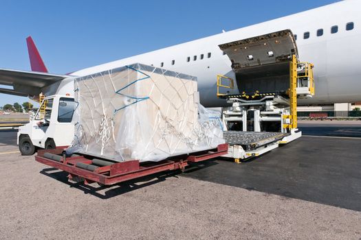 Loading platform of air freight to the aircraft