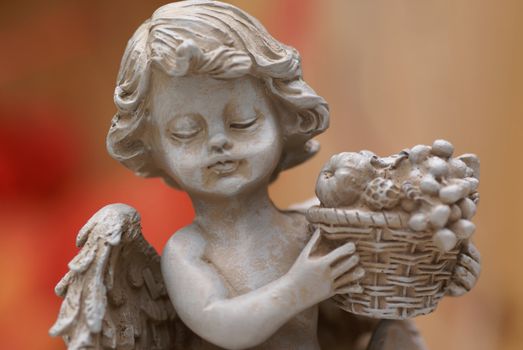 Little angel statue with fruit basket.