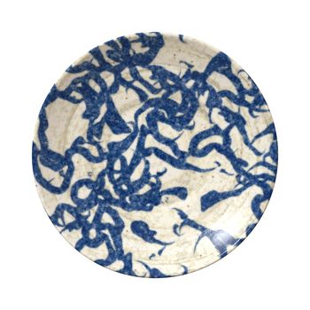 An image of a nice pottery plate