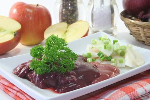 raw liver with onions and apples