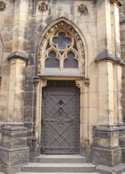 view of the windows and doors, historic buildings, gates.