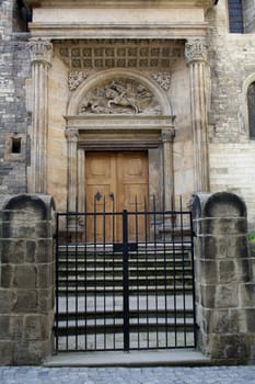 view of the windows and doors, historic buildings, gates.
