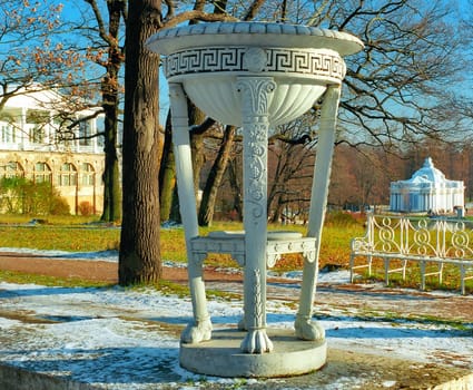 Classical tripod cap with greek meander in winter park