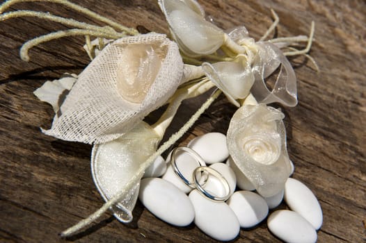 weeding Favors and wedding rings on wooden table