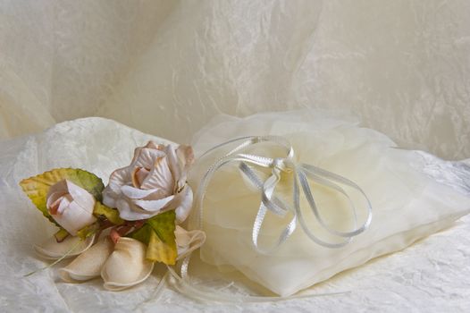 weeding Favors and wedding rings and bands for weddings and holidays