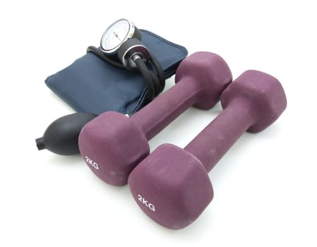 Stethoscope and dumbbell training weights together to conceptualize a healthy lifestyle.