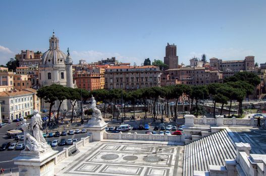 Overview of Piazza Venezia by the monument of Vittorio Emanuele II