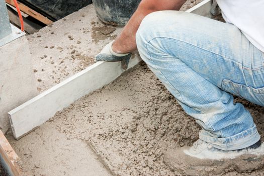 Mason building a screed coat cement