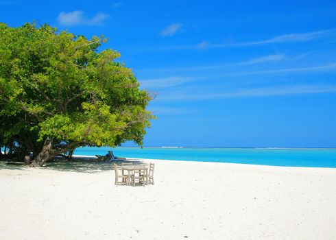 White beach and turquoise water on Meeru Island, Maldives