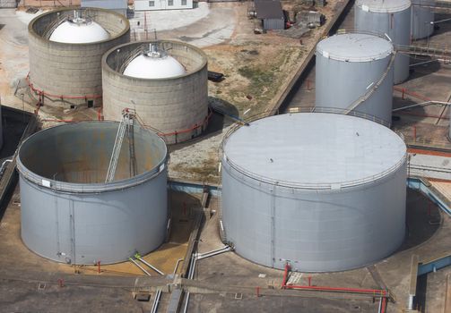 Oil, gasoline and gas storage at the refinery