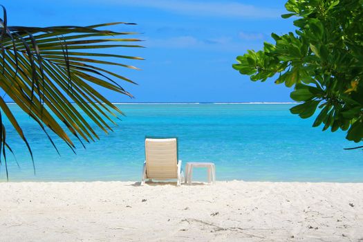 White beach and turquoise water on Meeru Island, Maldives