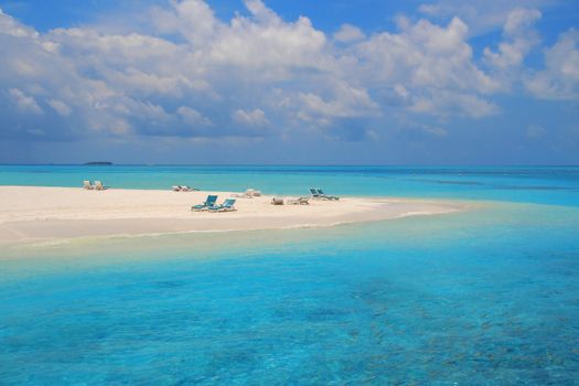 White beach and turquoise water on Meeru Island, Maldives