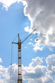 Building of the new high house by the crane