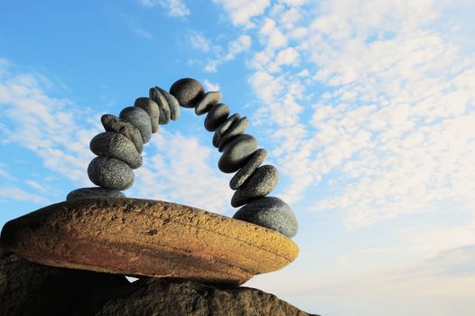 Arc crookedness of the pebbles on the seashore
