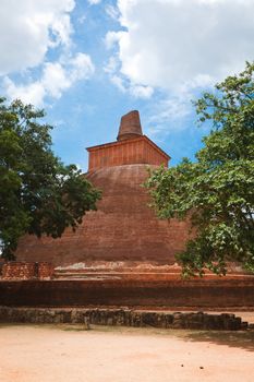 Jetavaranama dagoba  (stupa). Anuradhapura, Sri Lanka