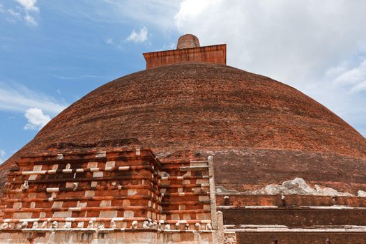 Jetavaranama dagoba  (stupa). Anuradhapura, Sri Lanka