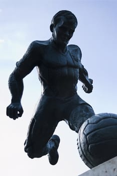 Statue representing a football player kicking the ball