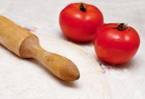 Ingredients for pizza: tomatoes.