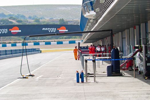 JEREZ DE LA FRONTERA, SPAIN - OCT 10: Pit lane on the begining of the training session on October 10, 2006 in Jerez de la Frontera , Spain