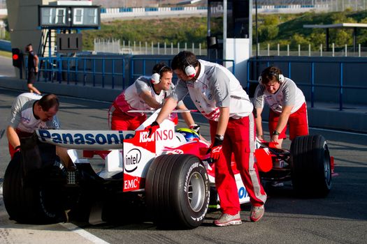 JEREZ DE LA FRONTERA, SPAIN - OCT 11: Ricardo Zonta of Toyota F1 enters the pit on training session on October 11 , 2006 in Jerez de la Frontera , Spain