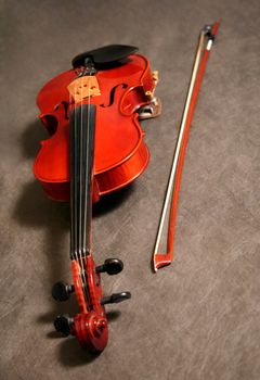 A violin over dark wood in sudio