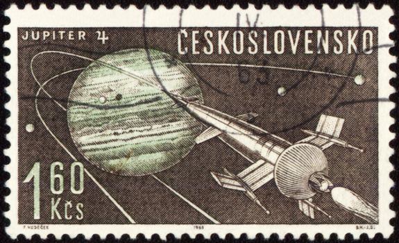 CZECHOSLOVAKIA - CIRCA 1963: A stamp printed in Czechoslovakia, shows Planet Jupiter and futuristic spaceship, series, circa 1963