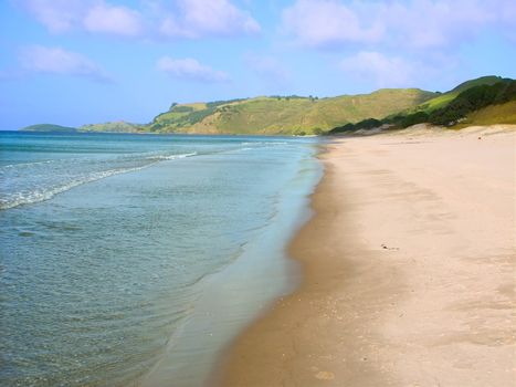 Beeutiful sandy beach along the coast of Northland, New Zealand