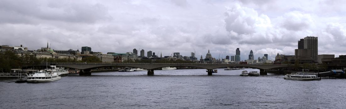 panoramic image of the city of london eastwards