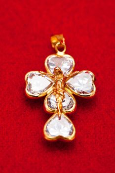 Pendant of a crucifix with five zirconia enchased