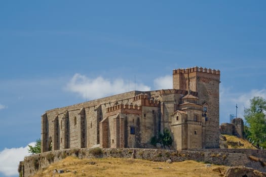Castle that raise Aracena's city, placed in the mountain range of the same name.