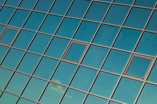 Office building on the basis of large windows and of modern style