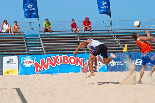 CADIZ, SPAIN -  JUL 22:  Unknown players of unknown team playing the Spanish Championship of Beach Soccer on Jul 22, 2006 on the beach of La Victoria in Cadiz, Spain