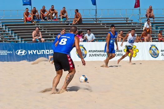CADIZ, SPAIN -  JUL 22:  Unknown players of unknown team playing the Spanish Championship of Beach Soccer on Jul 22, 2006 on the beach of La Victoria in Cadiz, Spain