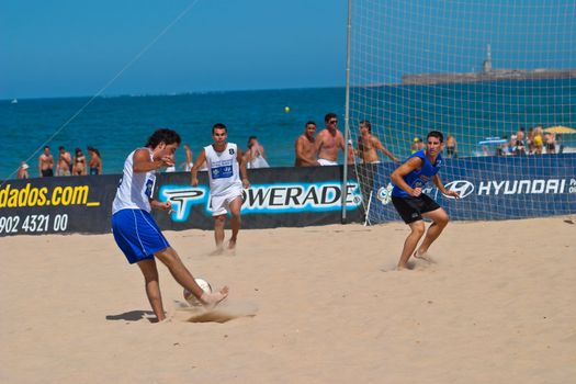 CADIZ, SPAIN -  JUL 22:  Unknown players of unknown team playing the Spanish Championship of Beach Soccer on Jul 22, 2006 on the beach of La Victoria in Cadiz, Spain