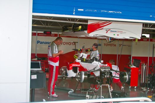 JEREZ DE LA FRONTERA, SPAIN - OCT 10: Engineers of Team Toyota F1 working in the car on pits on training session on October 10, 2006 in Jerez de la Frontera , Spain