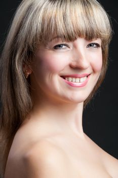 Portrait of the woman close up. The bared shoulders.