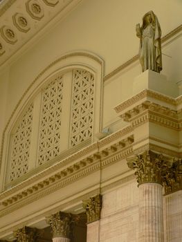 Architecture of the interior of the Chicago Union Station.