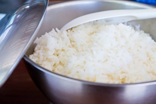 Thai rice in a pot and eat while hot.