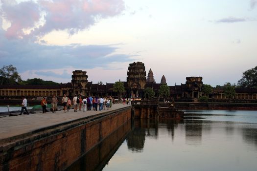 Tourists on walkway over lake which leads to Angkor wat. Angkor Wat expects to receive 2.8 million tourists by the end of 2011. Siem Reap, Cambodia.







Tourists on walkway over lake, which leads to Angkor wat, Siem Reap, Cambodia.