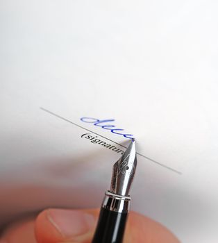 The signature. Acknowledgement of the document by means of the unique signature by means of pen