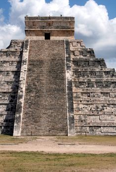 The temple of f Kukulkan at Chichen Itza, (Mayan Ruins) in Mexico.
