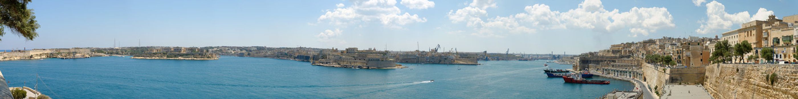 220 degree panorama of the Three Cities, taken from Valetta's Lower Baracca Gardens. The image is combined from 15 individual shots.
