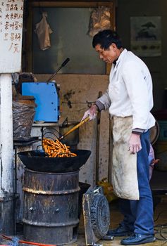 chinese cook  in shanghai china