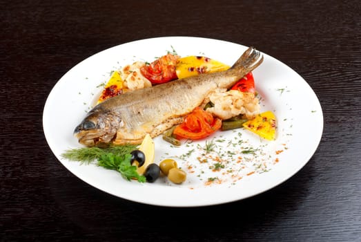 trout fish baked with pepper, string beans, tomato and cauliflower